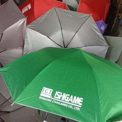 ขายส่งร่ม ซื้อร่ม รับทำร่มสั่งทำ รับผลิตร่มสั่งทำ รับสกรีนร่ม ขายร่มสต็อก ขายราคาราคาถูก ของชำร่วยร่ม ชลบุรี ระยอง ร่มพรีเมียม ขายร่่มผ้าUV ชลบุรี ระยอง รับทำร่มที่ระลึก ร่มงานศพ ร่มรับไหว้งานแต่ง ผลิตร่ม ครบวงจร การออกแบบและกระบวนการผลิตที่ได้มาตราฐาน ชลบุรี ระยอง กทม บางนา ภูเก็ต กะบี่ พังงา พัทยา  ชลบุรี ระยอง ฉะเชิงเทรา สมุทราปราการ นครนายก เชียงใหม่ ขอนแก่ง โคราช อุบลราชธานี หาดใหญ่